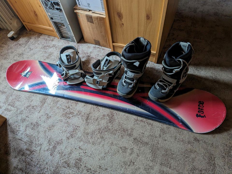 Snowboard Set mit Schuhe und Bindung in Dresden