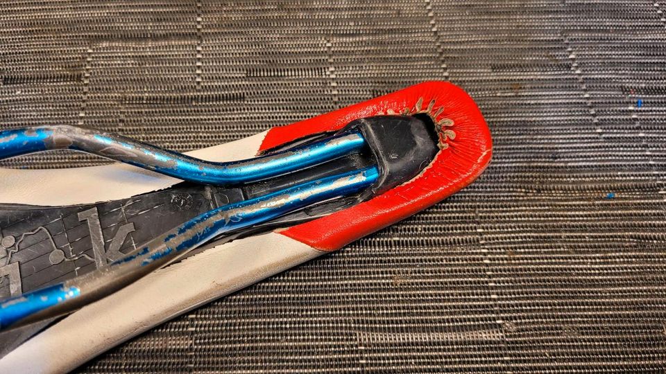 Satttel fizik weiß rot blau manganese MTB Rennrad in Geldern