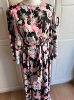 Maxilanges Kleid Abaya mit Blumenmuster Einheitsgröße 34-44 Berlin - Lichtenberg Vorschau