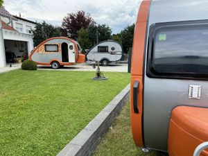 VW Caddy Camper Ausbau Minicamper großes Bett + Sitzecke Berlin in  Brandenburg - Blankenfelde-Mahlow, Volkswagen Wohnwagen / Wohnmobil  gebraucht