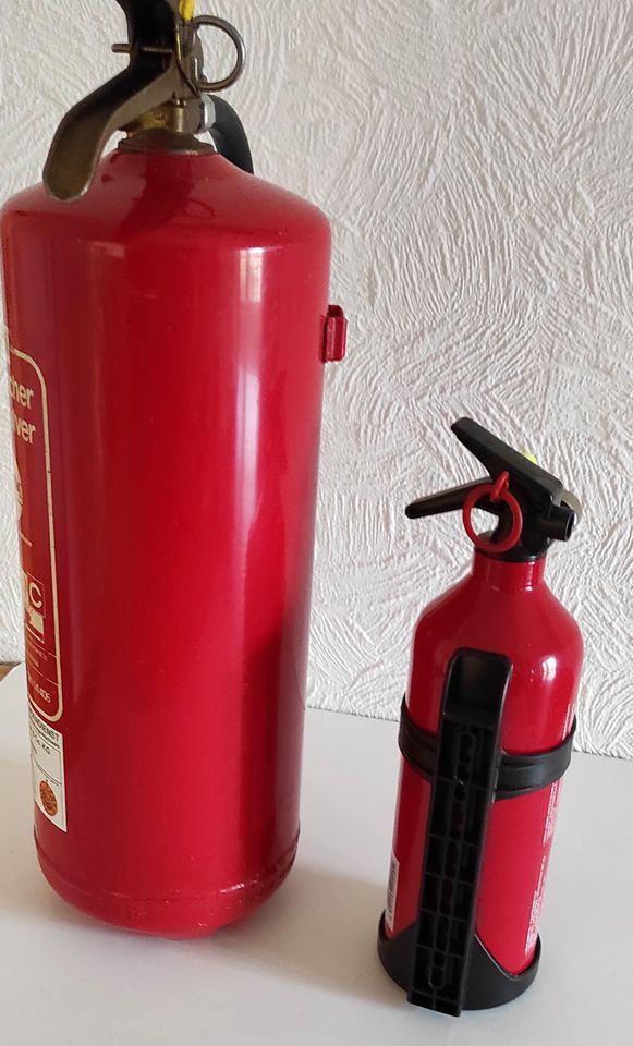 2 Feuerlöscher, unbenutzt, KRISENVORSORGE s. Beschreibung Fotos in Stuhr