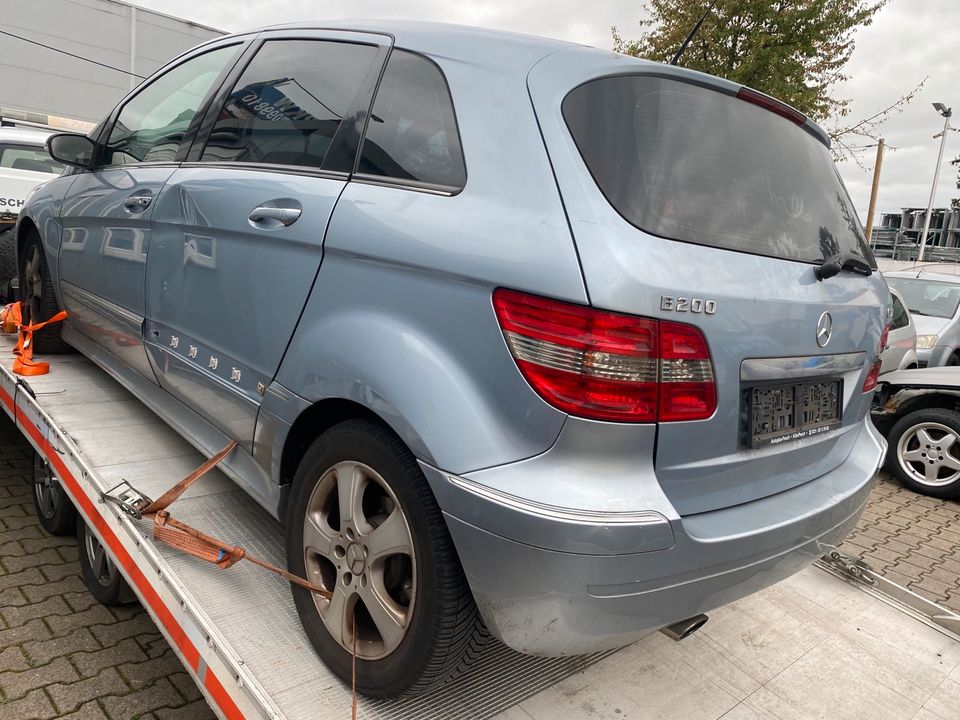 SCHLACHTFEST Mercedes W245 B Klasse Ersatzteile Autoteile in Köln