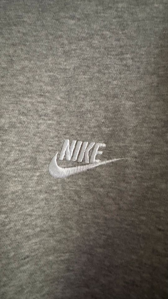 Nike Pullover Grau Größe L in Duisburg