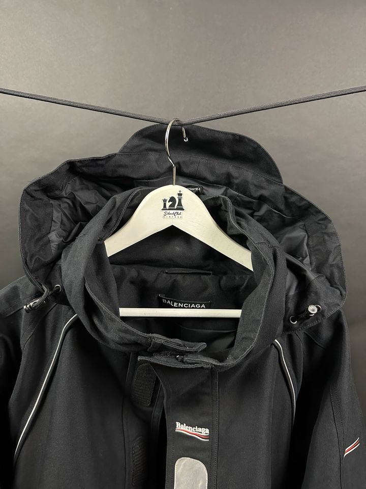 Balenciaga C Shape Parka in Osnabrück