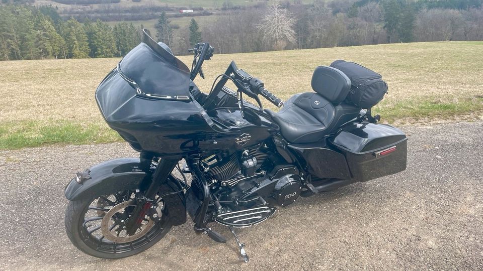 Harley Davidson Road Glide Spezial 114 mit vielen Extras in Hilzingen