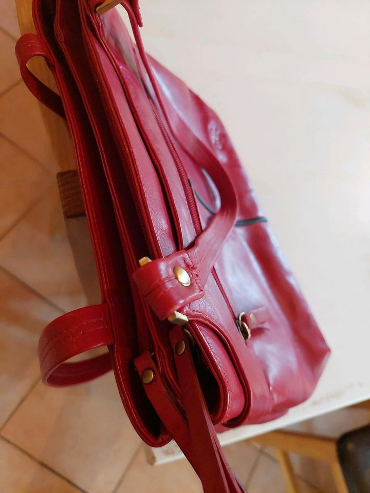 Rote Lederhandtasche von Gigi Fratelli in Stuhr