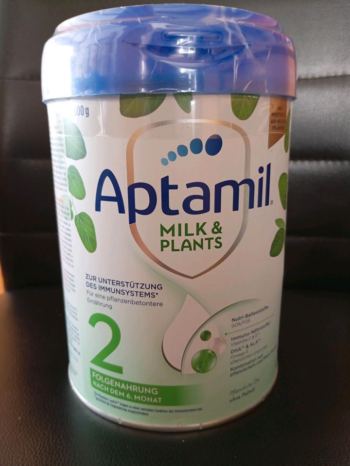 Aptamil 2 Milk & Plants in Hagen