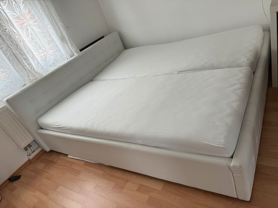 Doppelbett weiß 200x180 cm in Hamburg