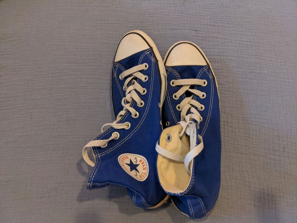 Converse Sneaker blau wie neu Größe 7,5 passt 41 in Saarlouis