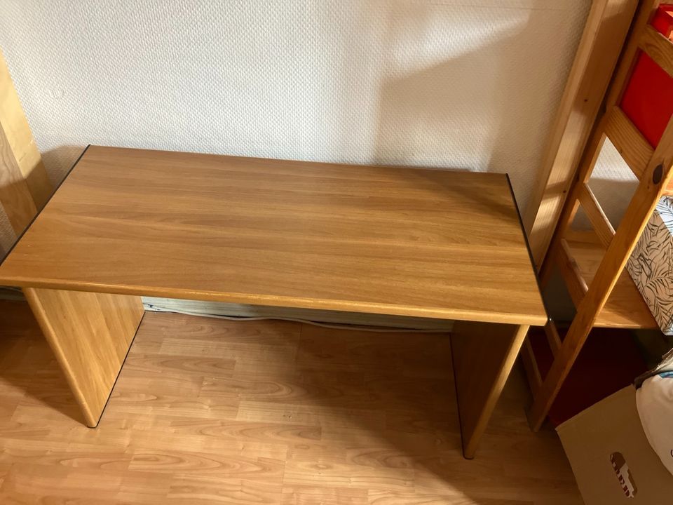 Kleiner Schreibtisch, sehr stabil (Brunoffice) in Berlin