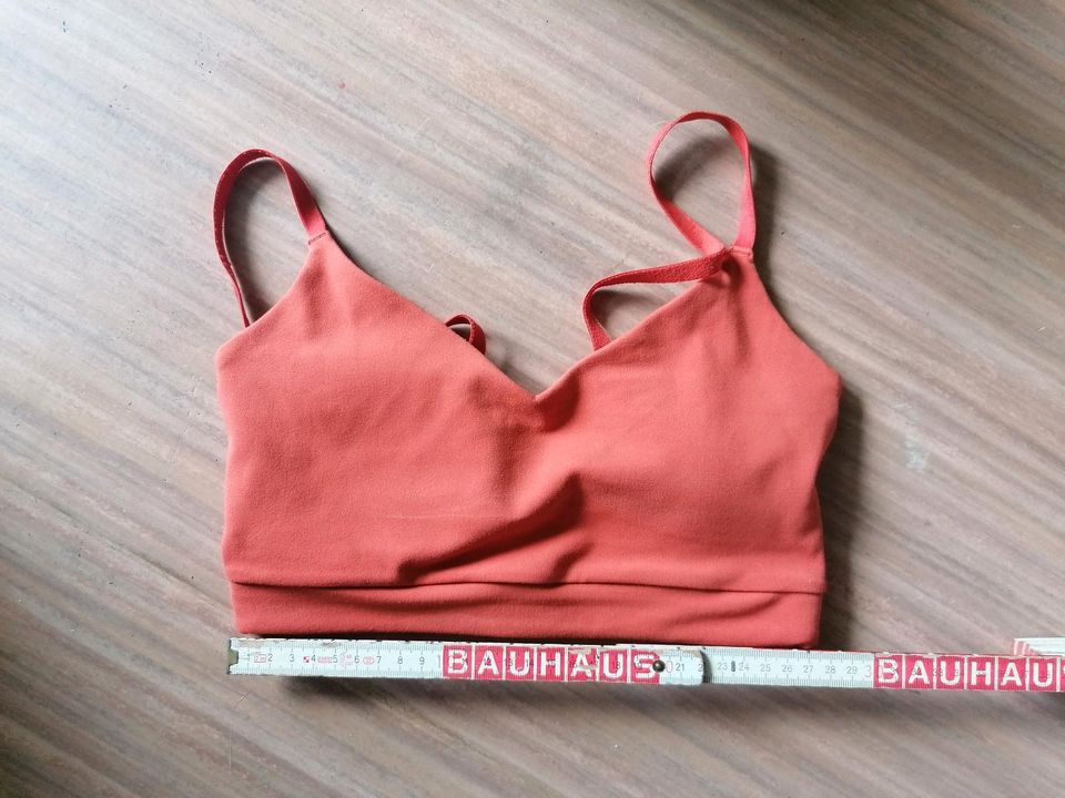 H&M Sport BH Bustier orange koralle rot S XS verstellbare Träger in Berlin