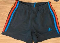 Adidas Sporthose Größe 152 kurze Hose Hessen - Riedstadt Vorschau