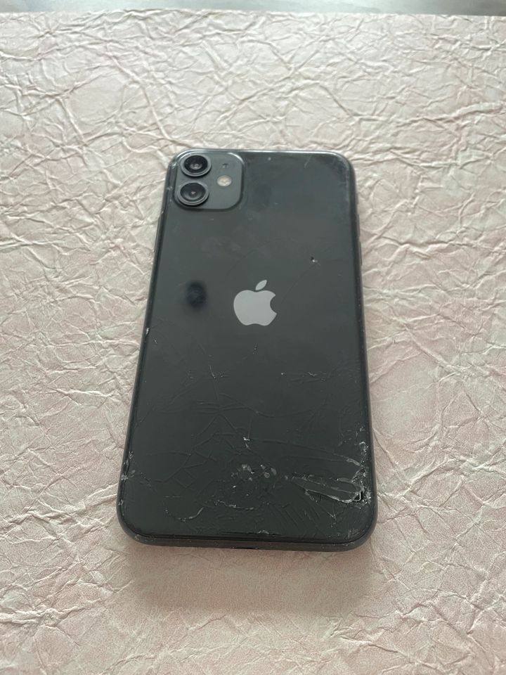 iPhone 11 - 64 GB mit Glasschaden in Aschendorf Stadt Papenburg