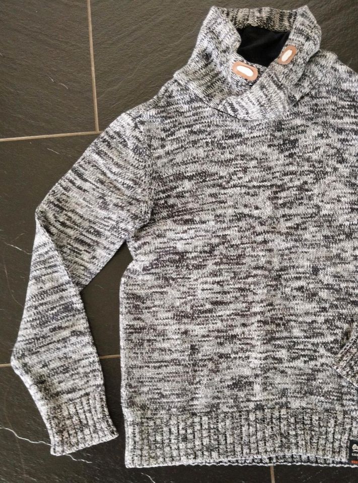 H&M Sweatshirt Pullover Pulli Größe 134/140 Jungen Neuwertig in Grettstadt