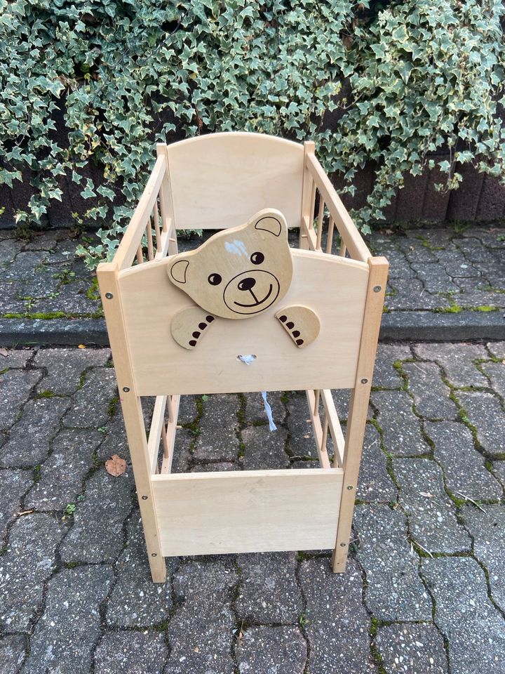 Puppenbett aus Holz zu verschenken in Düren