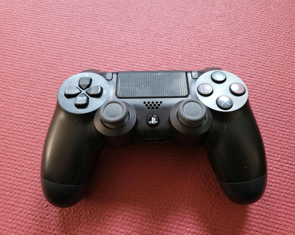 PS4 slim 1TB wie neu 1 controller + 1 Spiel + OVP sehr Leise in München