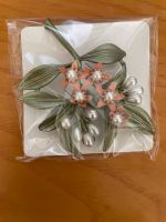 neue Brosche Blumen in weiß grün Original verpackt Berlin - Hohenschönhausen Vorschau