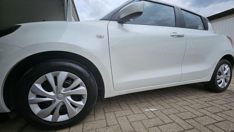 Suzuki Swift 1.2L Club  Dualjet Hybrid TÜV/AU  neu (05.26) in Hildesheim