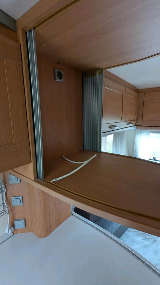 Wohnwagen mit Vorzelt Knaus Azur 500 FU französisches Bett, TV in Würzburg