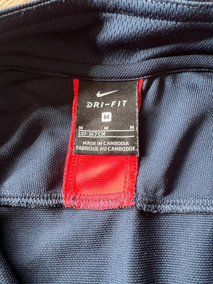 Nike Trainingsanzug für Jungs in Dachau