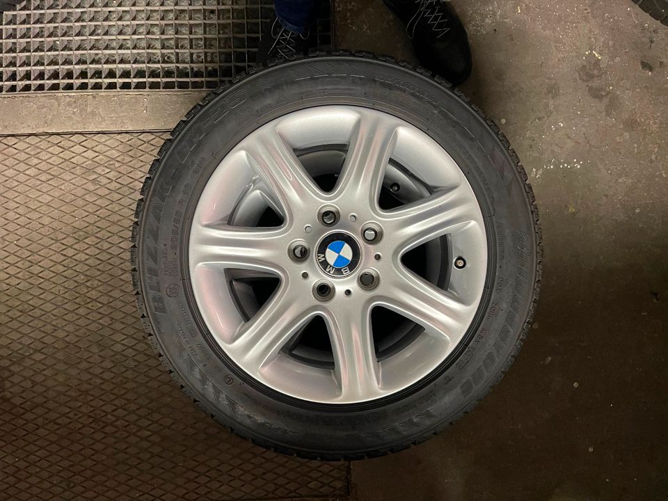 Bmw 1er Alufelgen mit Winterreifen 205/55 R16 in Korschenbroich