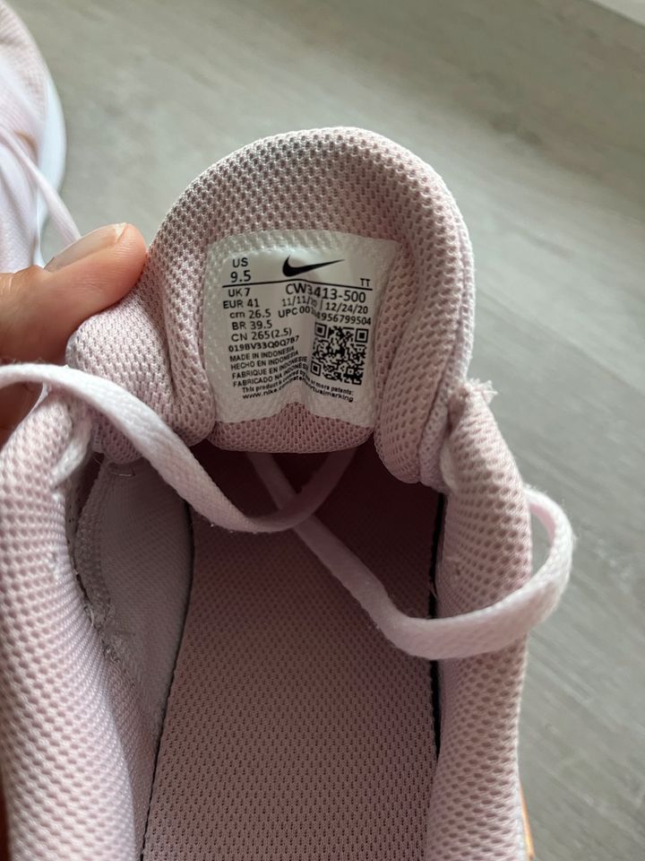 Nike Damenschuhe Größe 41 zart rosa sehr gut erhalten in Hamburg