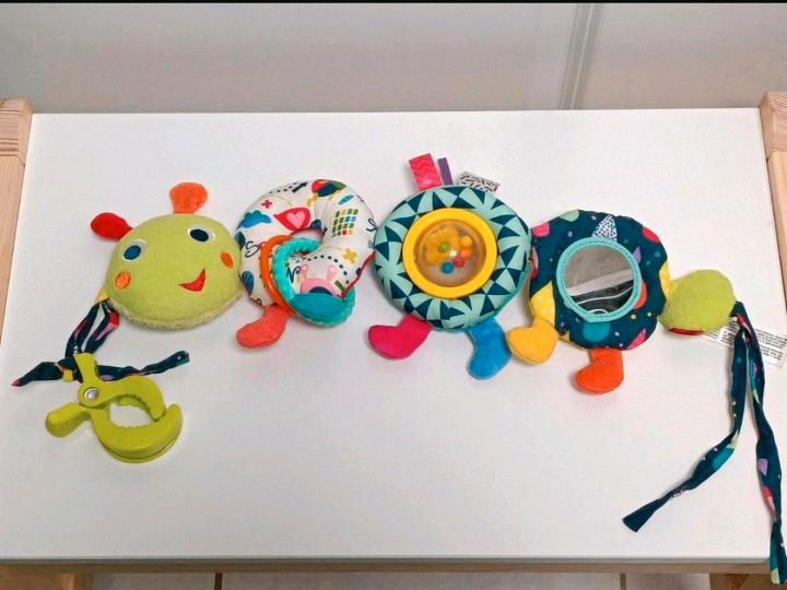 Haba Chicco Hape Ikea Babyspielzeug Spieluhr Stoffpuppe in Scheeßel