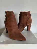 Stiefel Stiefeletten braun Neu Größe 36 Hessen - Waldbrunn Vorschau