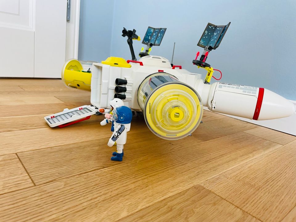 PLAYMOBIL Space 9487 Mars-Station inkl. Space Shuttle in Berlin