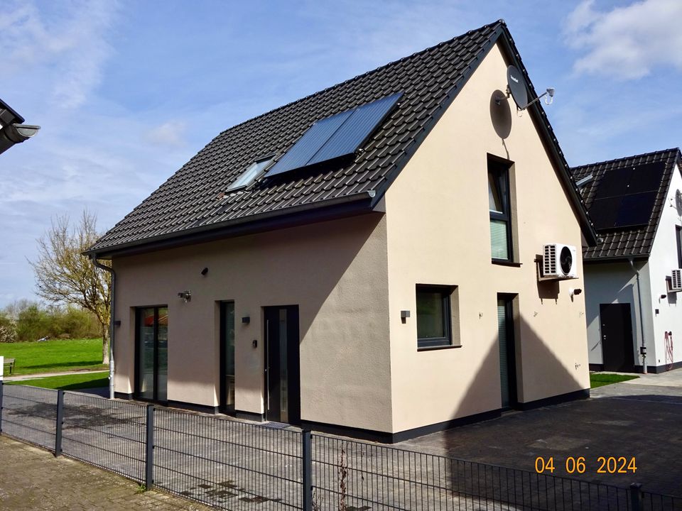 Luxuriöser Ferienhaus-Neubau mit Seeblick und hochwertiger Ausstattung, 1. Reihe am Fleesensee in Penkow