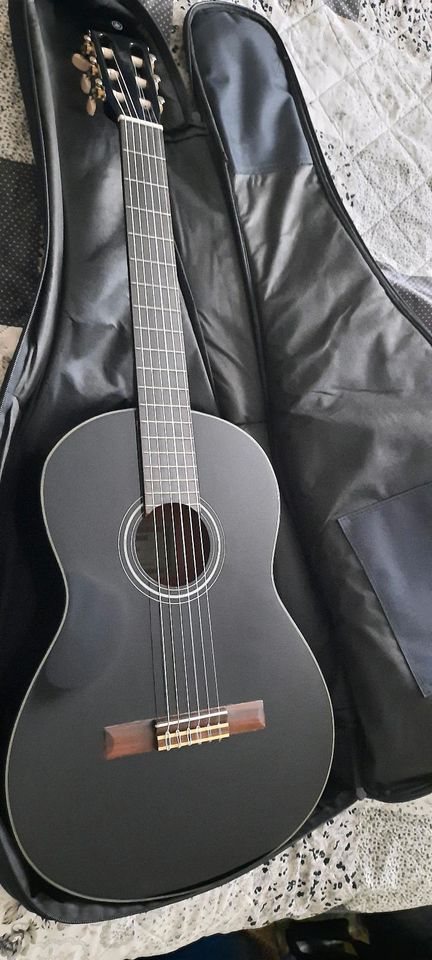 Gitarre Yamaha C40 mit Zubehör  Tasche, Stimmgerät wie Neu in Leverkusen