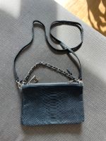 Blaue Handtasche Clutch Schlangenleder (fake) mit Schulterriemen Hessen - Gießen Vorschau