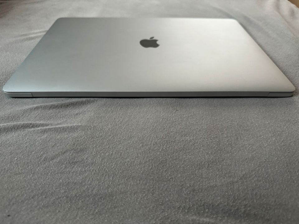 MacBook Pro 15Zoll 512 GB i7 2,6GHz 2018 Touchbar in Groß-Umstadt