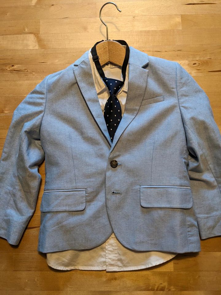 Sacko / Anzugjacke hellblau Jungen Gr. 116 in Schönau-Berzdorf