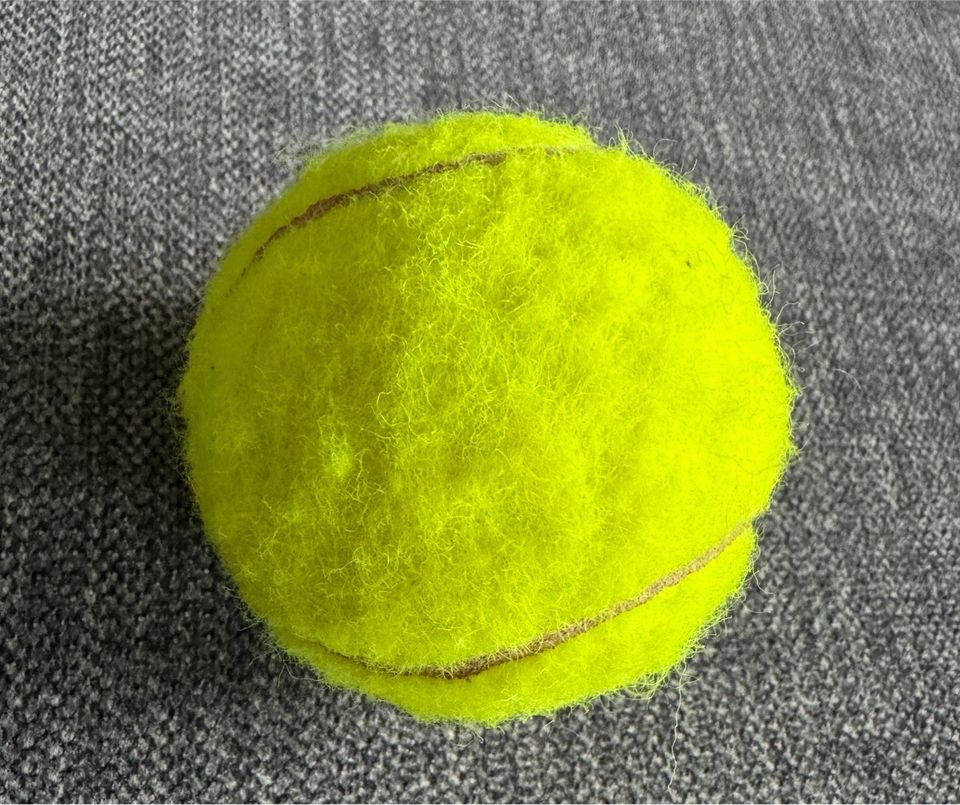 Tausche (evtl. magischen) Tennisball in Hilden