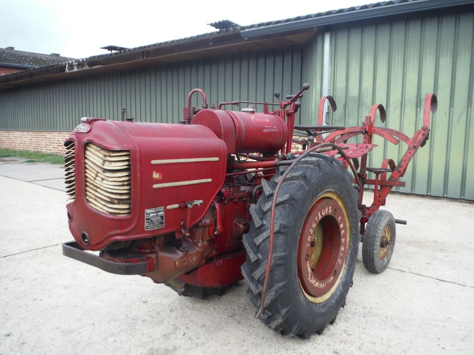 Energic Weinbergschlepper mit Grubber Baujahr 1960, Originallack in Gangelt