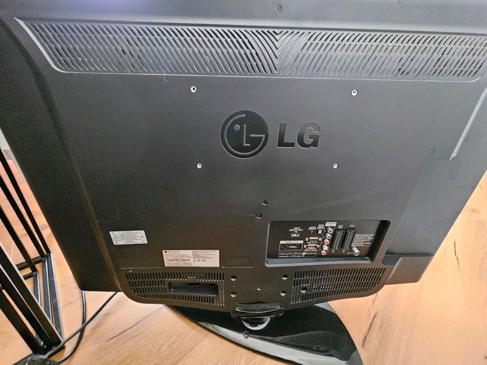 Fernseher LG 32LG2100 in Höchberg