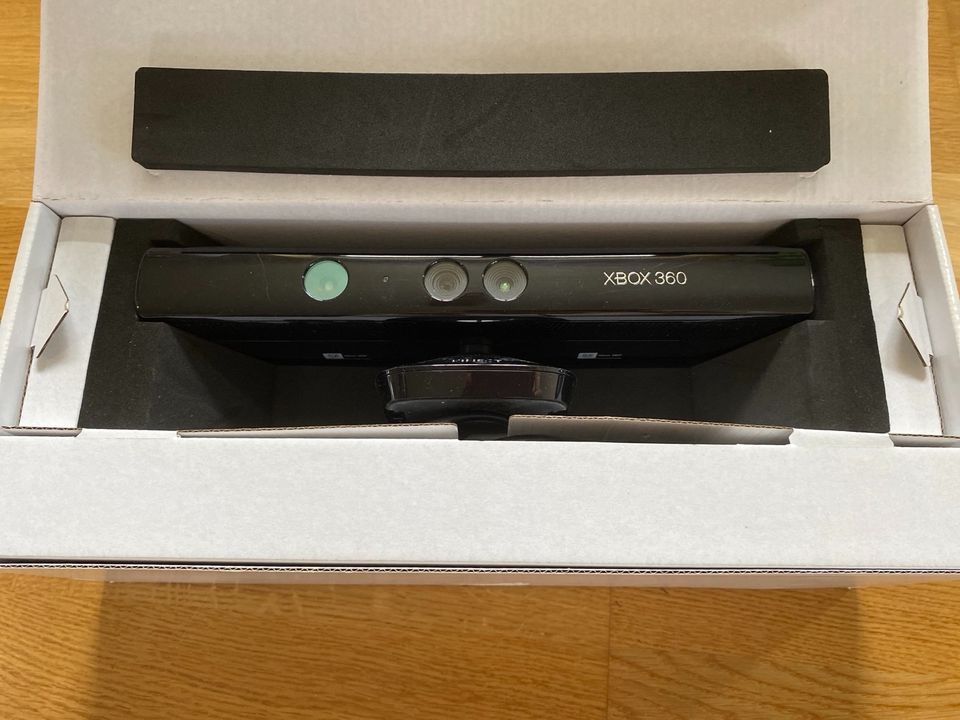 Kinect | XBOX 360 plus 2 Spiele in Tiefenbach