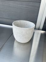 Übertopf Durchmesser 19 cm grau Blumentopf Topf Beton hell Optik Bayern - Aichach Vorschau