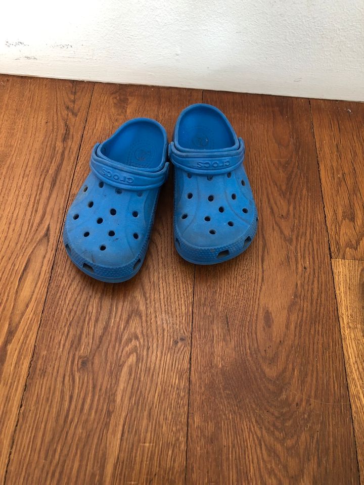 Crocs in blau Größe 10/11 in München