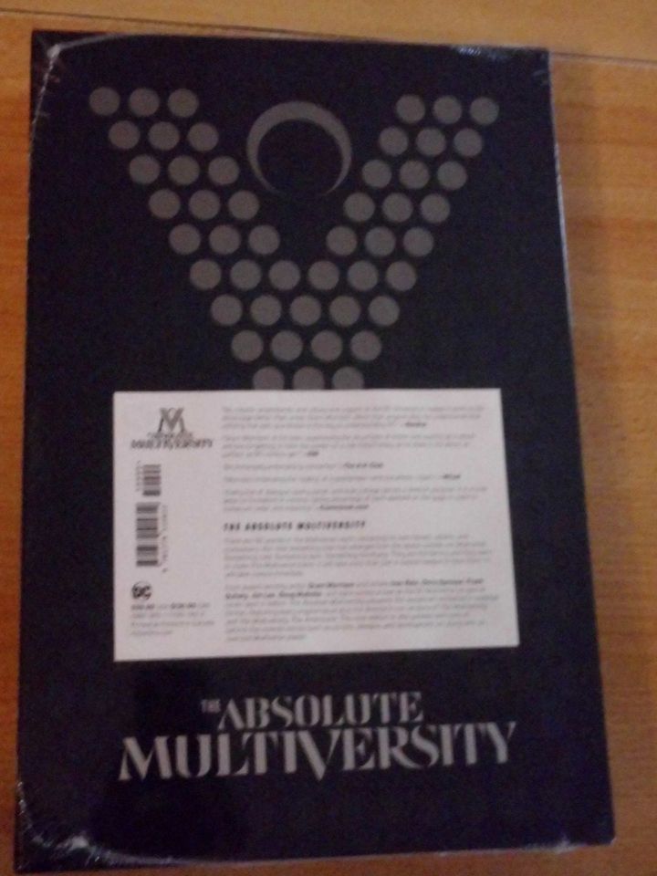 Grant Morrison: Absolute Multiversity, 632 Seiten, Großformat, OV in Zwiesel