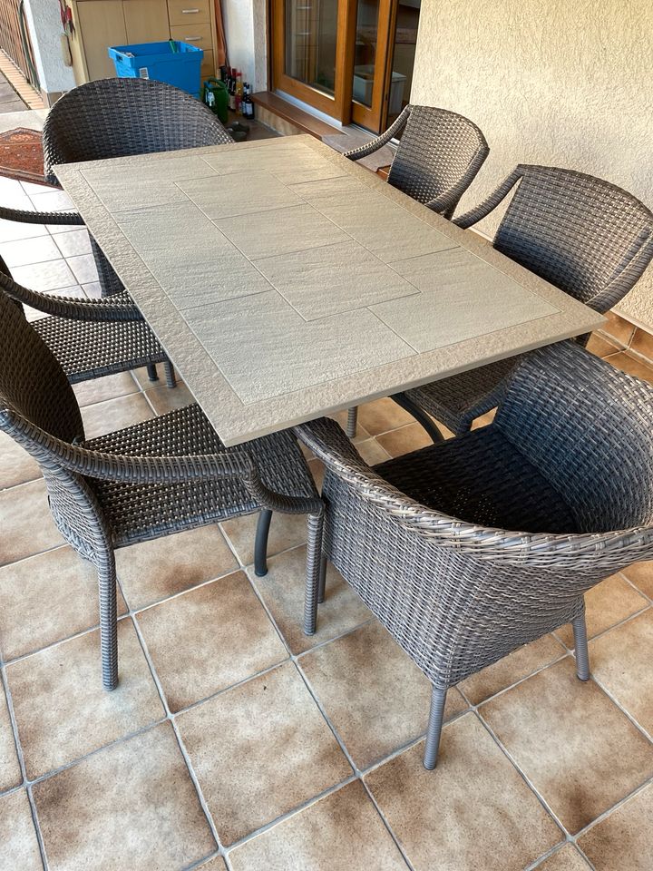 Tisch mit Gartenstühlen von Sonnenpartner in Neuwied