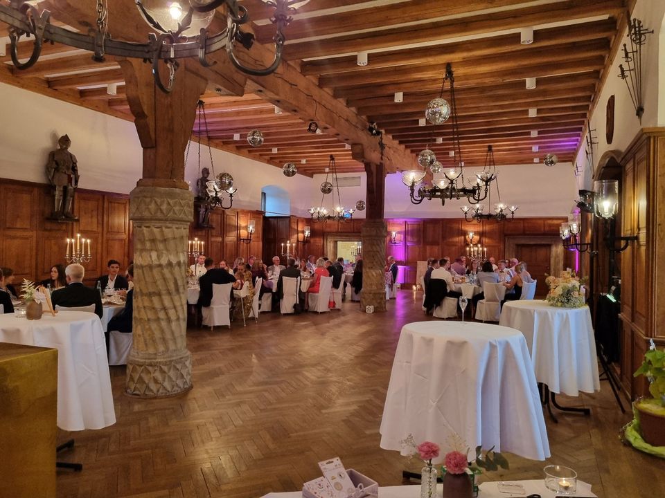 DJ für Hochzeiten, DJ für Geburtstag und Firmenfeier Mobiler DJ, in Willingen (Upland)