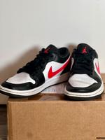 Jordan Air 1 low Rot Schwarz ❗️neuwertig❗️ Niedersachsen - Lehrte Vorschau