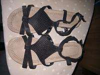 Wildleder Sandalen schwarz mit Pailletten, Gr. 37 Hessen - Angelburg Vorschau