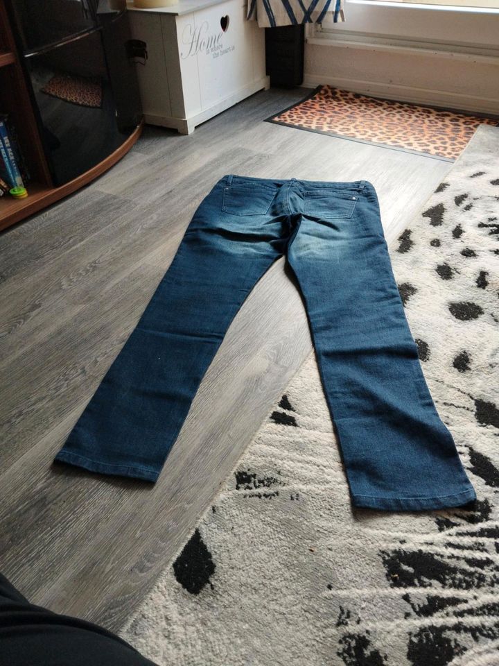 Jeans Hose Damen esmara in Braunschweig