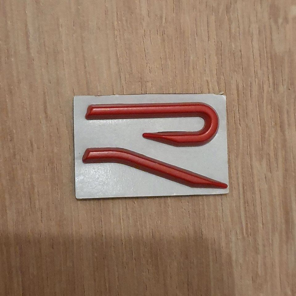 R-Logo Emblem VW, rot Polo Taigo T-Cross Tiguan Golf in Schleswig