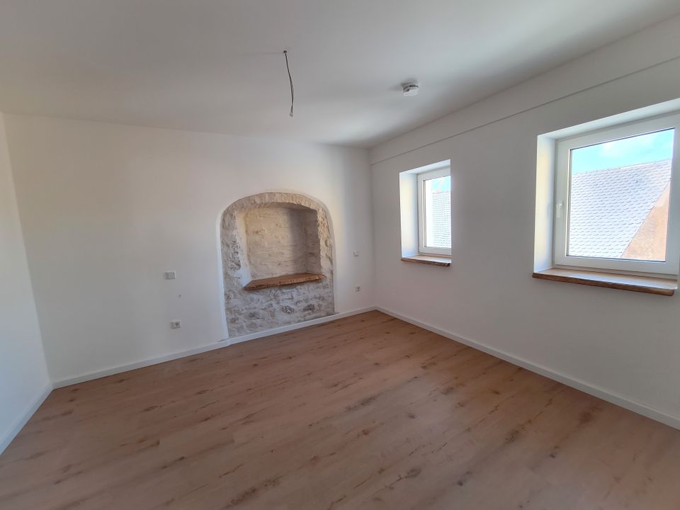 Hochwertig renoviert, sofort frei + viel Platz: 2,5-Zimmer-Wohnung + Studio, Parsberg in Parsberg