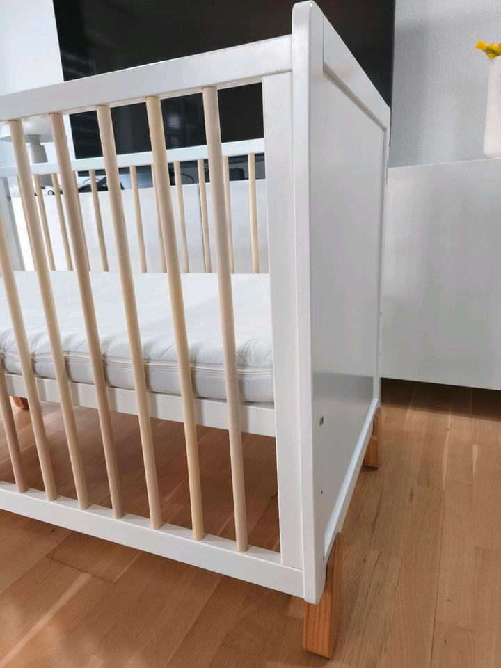 Kinderkraft Nico Babybett Kinderbett Gitterbett Matratze Bett in Rosenheim