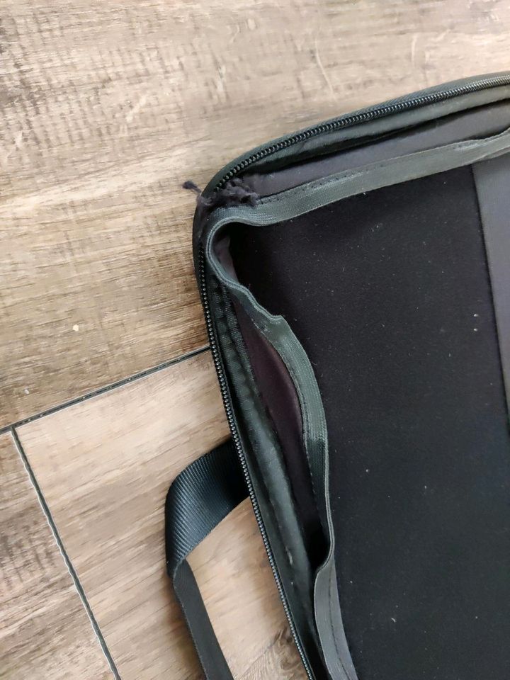 Schwarze Laptoptasche Notebooktasche in Korschenbroich